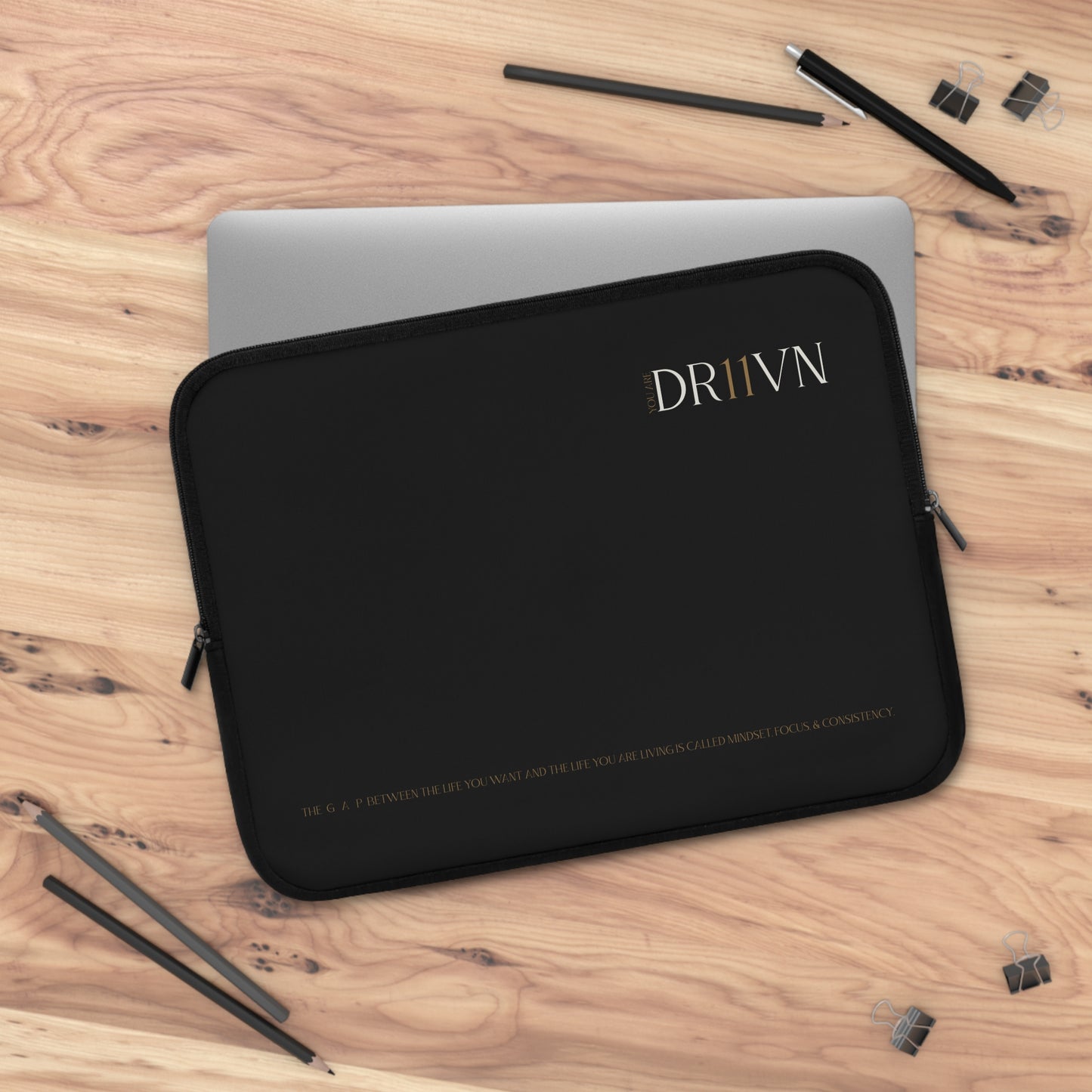 DR11VN Minimalist Black Laptop Sleeve